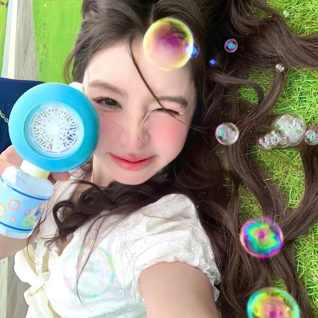 9顶假发的女孩
